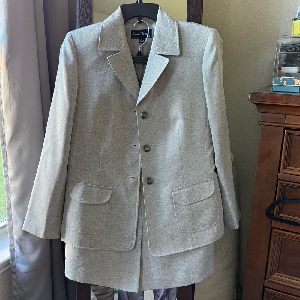 Evan Picone Light Grey Skirt Suite